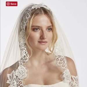 Mid Veil with Trailing Lace